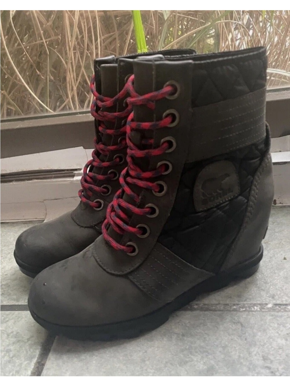 Sorel Lexie Wedge Boots Womens Size 7.5 Green Black Quilted Leather